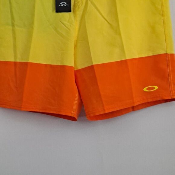Oakley Mens Board Shorts NWT - Picture 3 of 9